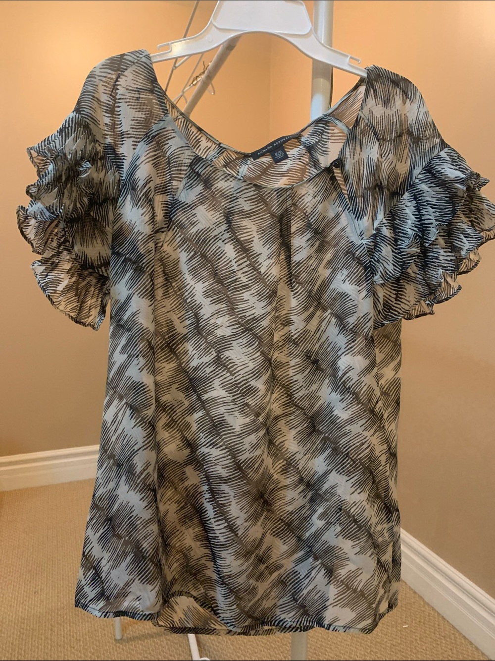 BANANA REPUBLIC 100% SilkSheer Ruffle Sleeve Blouse